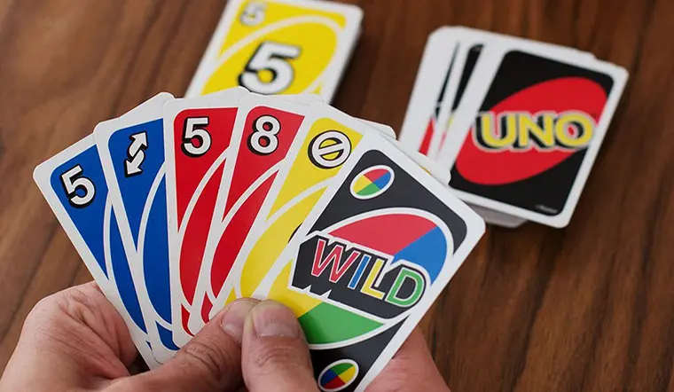 What cards does the Uno game include?